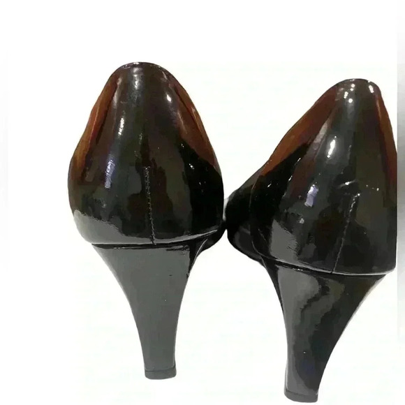 STUART WEITZMAN Black Patent Leather Slides - Picture 3 of 10